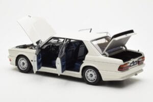 BMW M535i E28 Alpine Bel AUTOart 1:18 75161 Kovina – slika 5 od 10