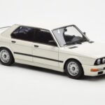 BMW M535i E28 Alpine Bel AUTOart 1:18 - image 6 of 10