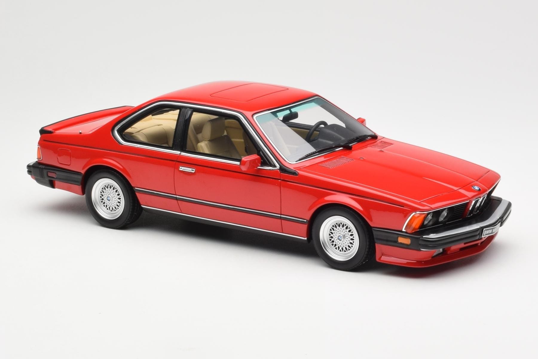 BMW M635 CSi E24 Henna Rdeč Otto 1:18 OT1018 Smola – slika 4 od 6