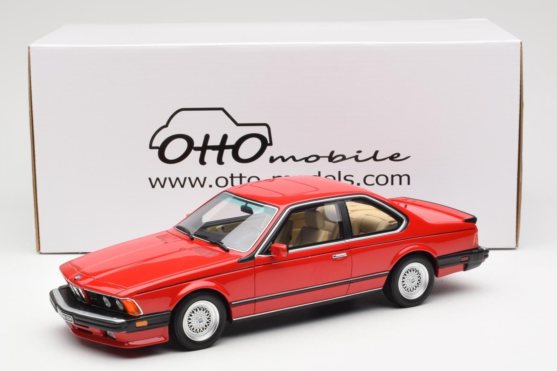 BMW M635 CSi E24 Henna Rdeč Otto 1:18 OT1018 Smola – slika 6 od 6