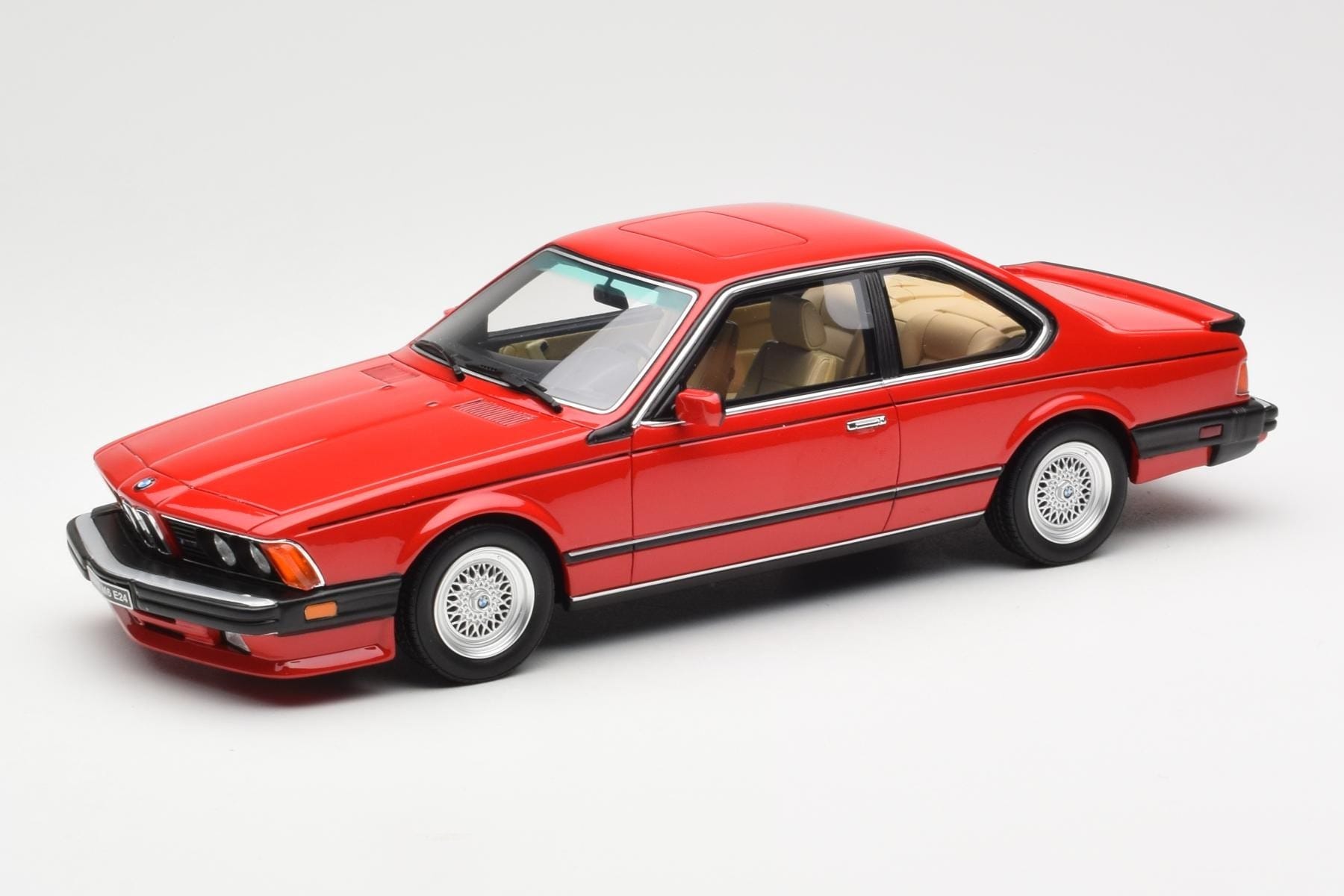 BMW M635 CSi E24 Henna Rdeč Otto 1:18 OT1018 Smola