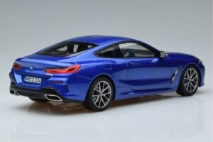 BMW M850i G15 Modra Metalik Norev 1:18 183286 Kovina – slika 3 od 7