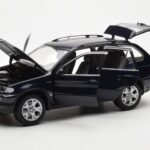 BMW X5 4.4i E53 Temno Modra Kyosho 1:18 - image 2 of 8