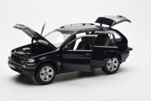 BMW X5 4.4i E53 Temno Modra Kyosho 1:18 08521DB Kovina – slika 2 od 8