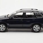 BMW X5 4.4i E53 Temno Modra Kyosho 1:18 - image 4 of 8