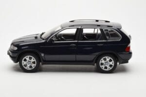 BMW X5 4.4i E53 Temno Modra Kyosho 1:18 08521DB Kovina – slika 4 od 8