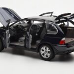 BMW X5 4.4i E53 Temno Modra Kyosho 1:18 - image 5 of 8