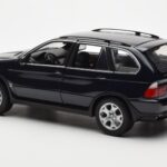 BMW X5 4.4i E53 Temno Modra Kyosho 1:18 - image 7 of 8