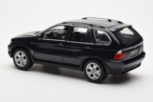 BMW X5 4.4i E53 Temno Modra Kyosho 1:18 08521DB Kovina – slika 7 od 8