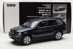 BMW X5 4.4i E53 Temno Modra Kyosho 1:18 08521DB Kovina – slika 8 od 8