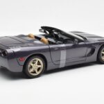 Chevrolet Corvette C5 Kabriolet Vijolična Biser Metalik UT Models 1:18 - image 2 of 6