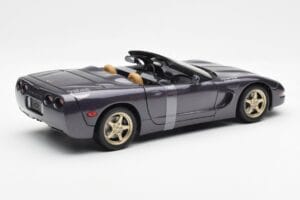 Chevrolet Corvette C5 Kabriolet Vijolična Biser Metalik UT Models 1:18 21010 Kovina – slika 2 od 6