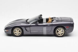 Chevrolet Corvette C5 Kabriolet Vijolična Biser Metalik UT Models 1:18 21010 Kovina – slika 3 od 6