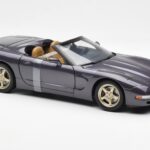 Chevrolet Corvette C5 Kabriolet Vijolična Biser Metalik UT Models 1:18 - image 4 of 6