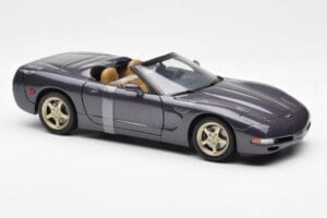 Chevrolet Corvette C5 Kabriolet Vijolična Biser Metalik UT Models 1:18 21010 Kovina – slika 4 od 6