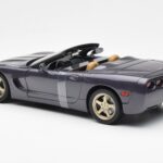 Chevrolet Corvette C5 Kabriolet Vijolična Biser Metalik UT Models 1:18 - image 5 of 6