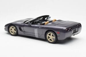Chevrolet Corvette C5 Kabriolet Vijolična Biser Metalik UT Models 1:18 21010 Kovina – slika 5 od 6