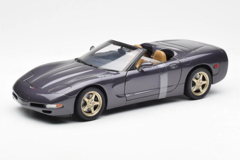 Chevrolet Corvette C5 Kabriolet Vijolična Biser Metalik UT Models 1:18