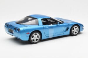 Chevrolet Corvette C5 Modra Metalik UT Models 1:18 21004 Kovina – slika 2 od 6
