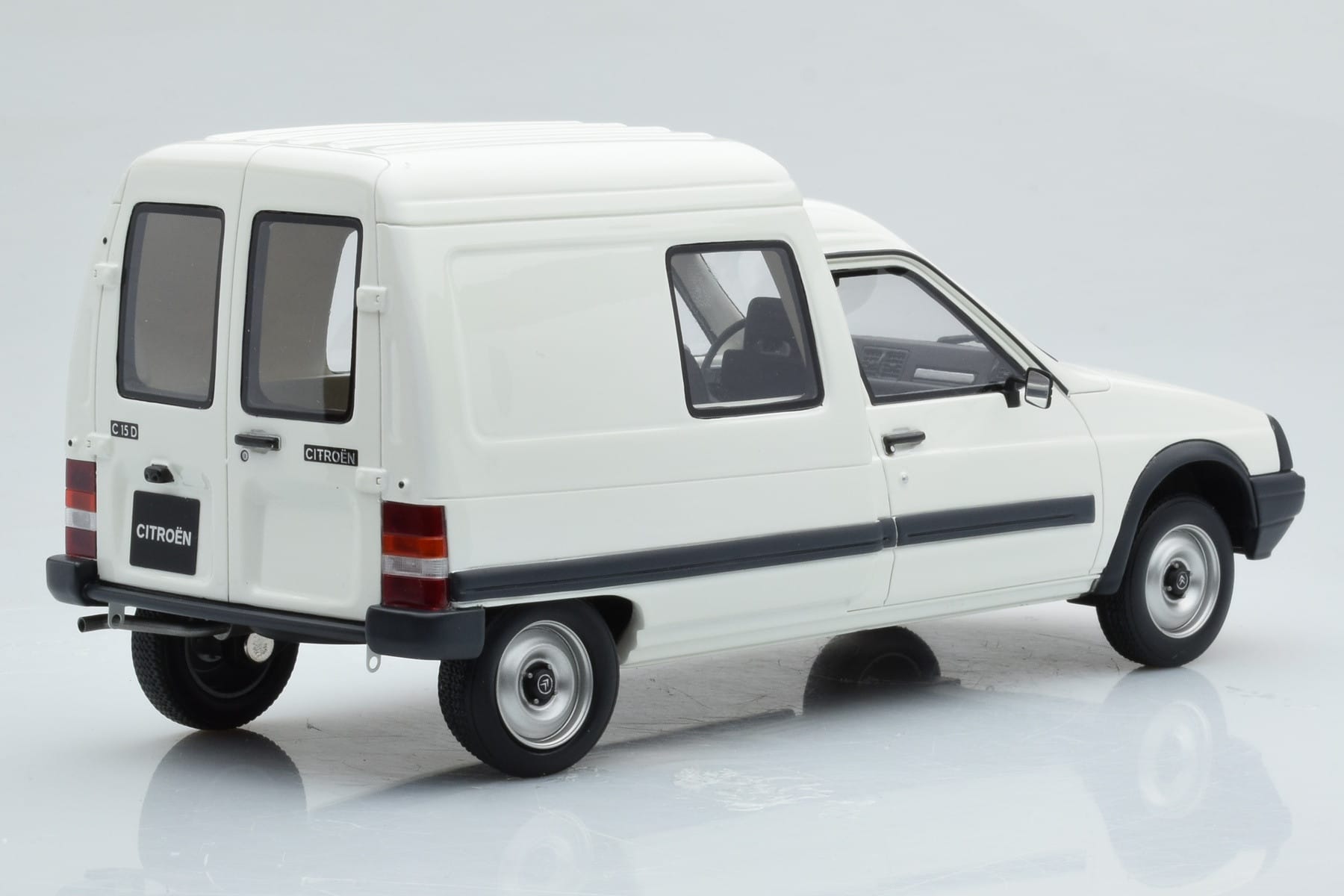 Citroen C15 D Bel Otto 1:18 OT956 Smola – slika 2 od 6