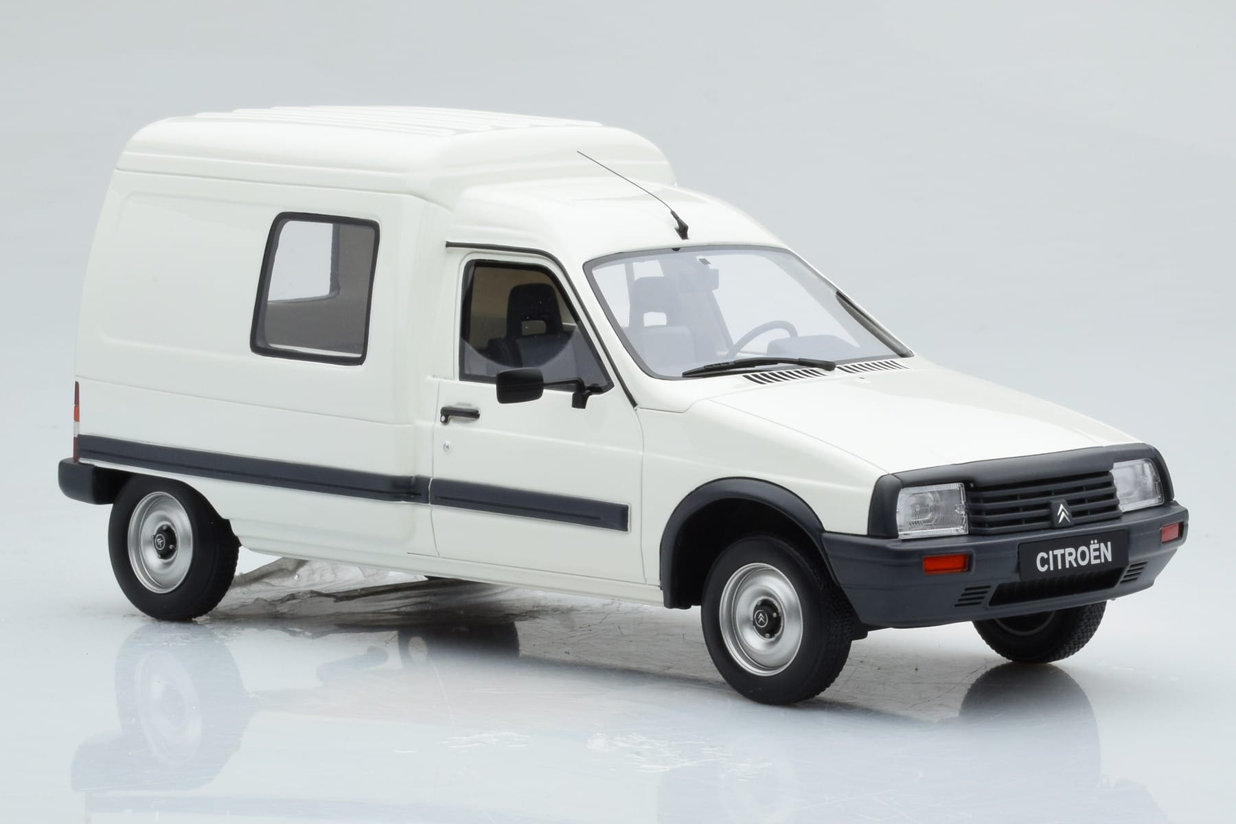 Citroen C15 D Bel Otto 1:18 OT956 Smola – slika 4 od 6