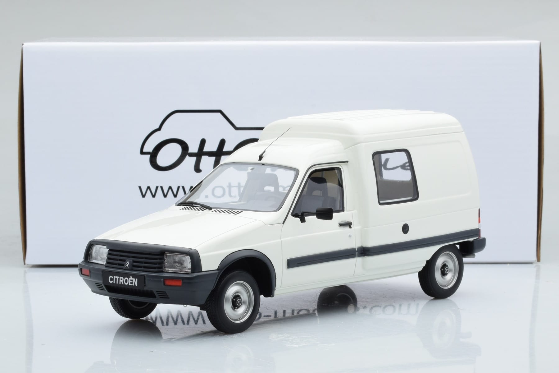 Citroen C15 D Bel Otto 1:18 OT956 Smola – slika 6 od 6