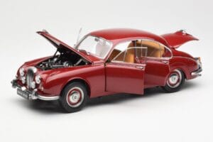 Daimler 250 V8 Rdeč Paragon 1:18 PA-98312 Kovina – slika 2 od 8