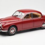 Daimler 250 V8 Rdeč Paragon 1:18