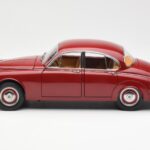 Daimler 250 V8 Rdeč Paragon 1:18 - image 4 of 8