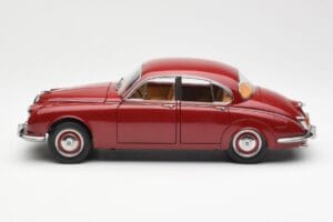 Daimler 250 V8 Rdeč Paragon 1:18 PA-98312 Kovina – slika 4 od 8