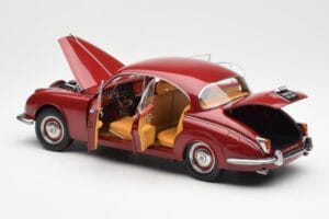 Daimler 250 V8 Rdeč Paragon 1:18 PA-98312 Kovina – slika 5 od 8