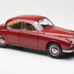 Daimler 250 V8 Rdeč Paragon 1:18 - image 6 of 8