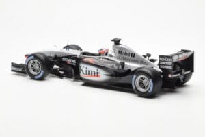 McLaren MP4/17D #6 K. Raikkonen F1 2003 Hot Wheels 1:18 B1650 Kovina – slika 4 od 6