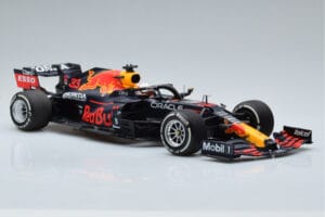 Red Bull Racing RB16B #33 M. Verstappen Abu Dhabi GP F1 World Champion 2021 Minichamps 1:18 110212333 Kovina – slika 4 od 6