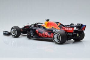 Red Bull Racing RB16B #33 M. Verstappen Abu Dhabi GP F1 World Champion 2021 Minichamps 1:18 110212333 Kovina – slika 5 od 6