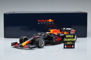 Red Bull Racing RB16B #33 M. Verstappen Abu Dhabi GP F1 World Champion 2021 Minichamps 1:18 110212333 Kovina – slika 6 od 6