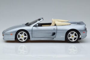 Ferrari F355 Spider Hot Wheels 1:18 23907 Kovina – slika 4 od 7
