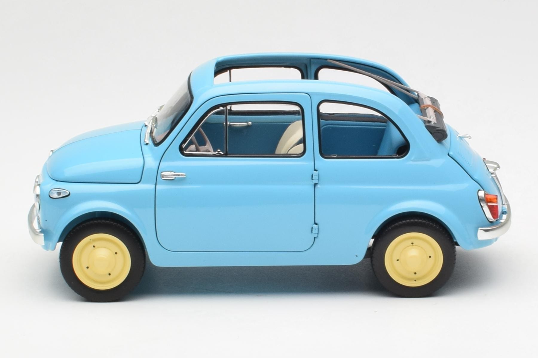 Fiat Nuova 500 Celeste Modra Kyosho 1:18 08966LB Kovina – slika 4 od 8