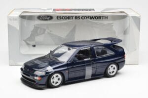 Ford Escort RS Cosworth Moder Metallic UT Models 1:18 180082101-R1 Kovina – slika 2 od 6