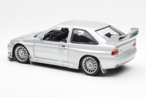 Ford Escort RS Cosworth Cestna Različica Srebrna UT Models 1:18 22706 Kovina – slika 4 od 6