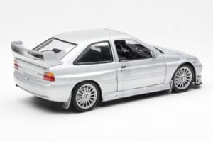 Ford Escort RS Cosworth Cestna Različica Srebrna UT Models 1:18 22706 Kovina – slika 5 od 6