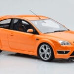 Ford Focus Mk2 ST 2.5 Electric Oranžen Otto 1:18 - image 4 of 6