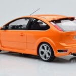 Ford Focus Mk2 ST 2.5 Electric Oranžen Otto 1:18 - image 5 of 6