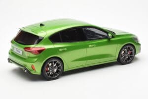 Ford Focus Mk5 ST Phase 2 Mean Zelena Otto 1:18 OT450 Smola – slika 2 od 6