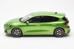 Ford Focus Mk5 ST Phase 2 Mean Zelena Otto 1:18 OT450 Smola – slika 3 od 6