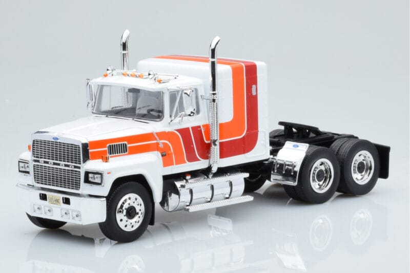 Ford LTL 9000 Bel Rdeč Oranžen IXO 1:43