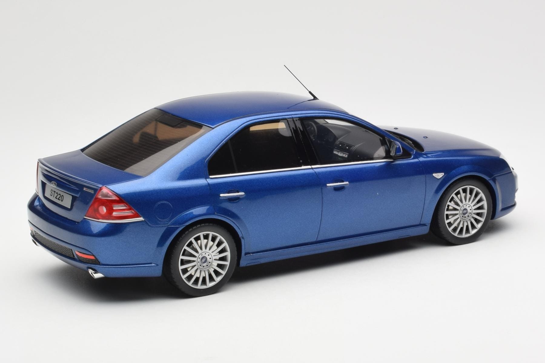 Ford Mondeo ST220 Performance Moder Otto 1:18 OT448 Smola – slika 2 od 6