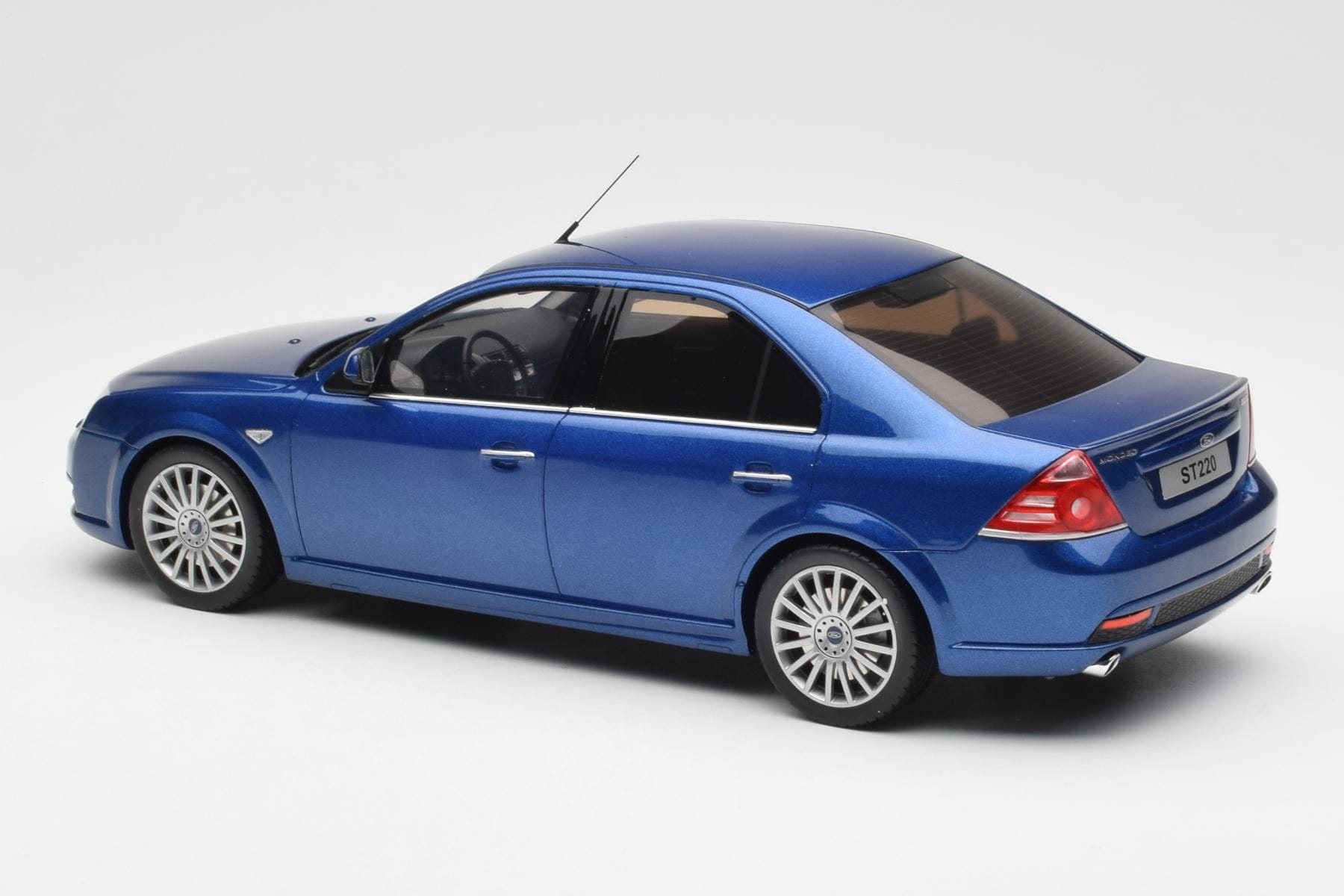 Ford Mondeo ST220 Performance Moder Otto 1:18 OT448 Smola – slika 5 od 6