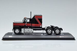 GMC General Rdeč Črna IXO 1:43 TR102 Kovina – slika 3 od 6