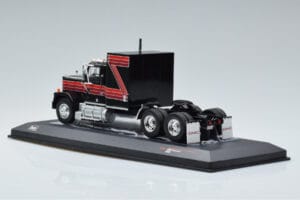 GMC General Rdeč Črna IXO 1:43 TR102 Kovina – slika 5 od 6